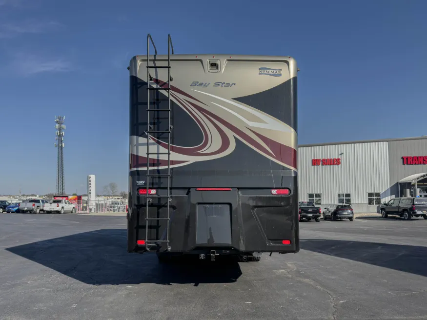 2023 Newmar Bay Star 3408 | Photo 6 of 38
