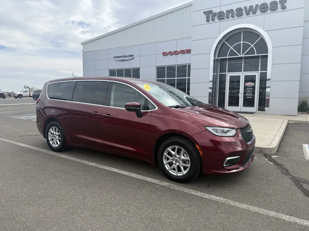 2023 Chrysler Pacifica Touring L's photo