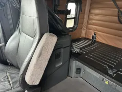 2023 Freightliner Cascadia | Thumbnail Photo 15 of 24