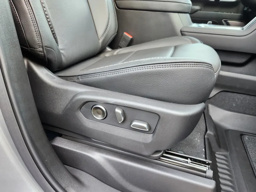 2026 GMC Sierra 2500HD Denali | Photo 16 of 28