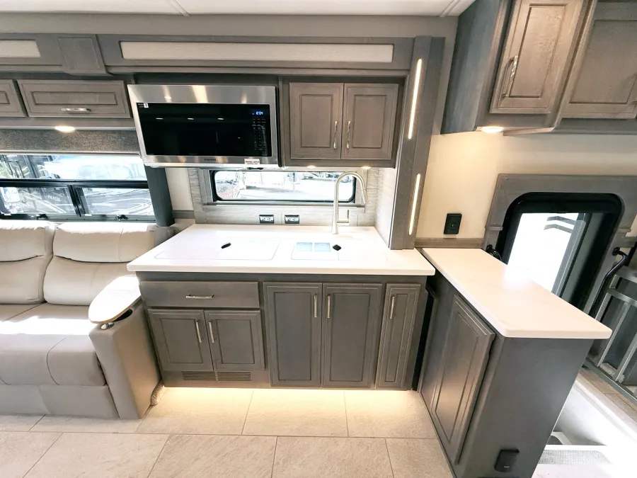 2026 Renegade Explorer 40EBH | Photo 11 of 31