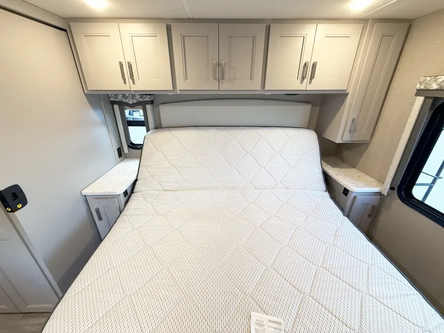 2023 Thor Magnitude SV34 | Photo 16 of 26