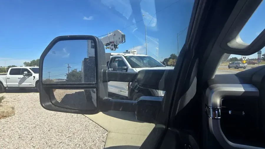 2025 Ford Super Duty F-600 | Photo 11 of 26