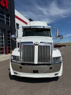 2022 Western Star 5700XE | Thumbnail Photo 8 of 16