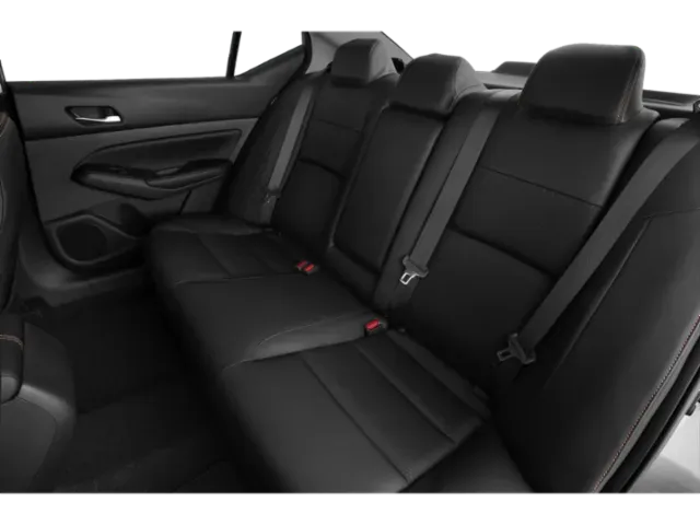 2022 Nissan Altima | Photo 9 of 12