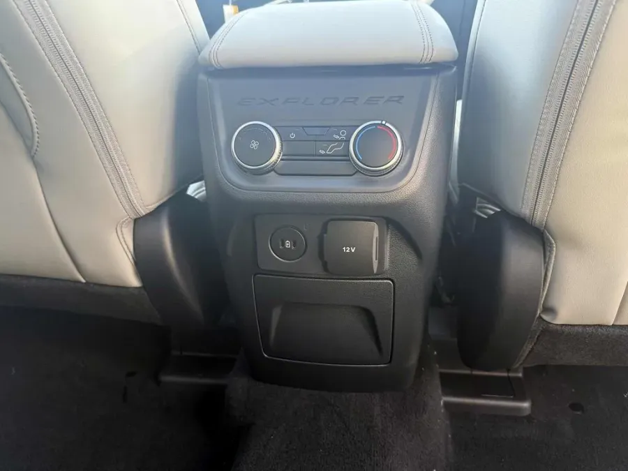 2026 Ford Explorer | Photo 25 of 27