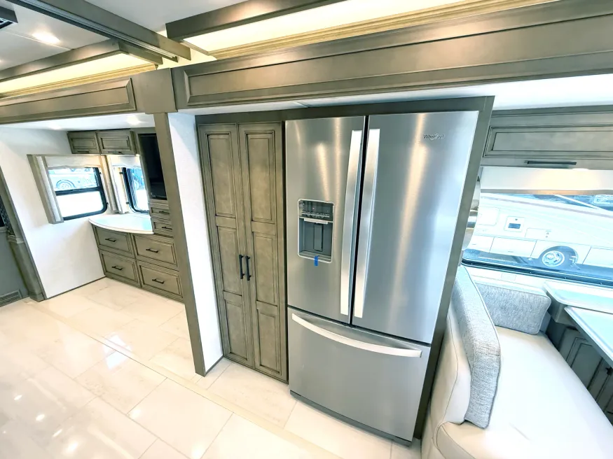 2026 Newmar London Aire 4551 | Photo 12 of 34