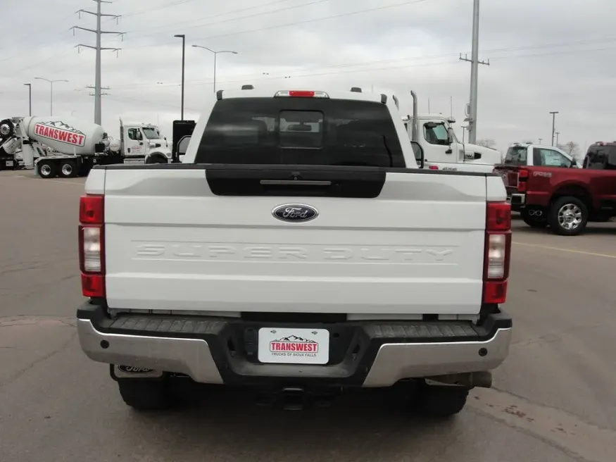 2020 Ford Super Duty F-350 Lariat | Photo 5 of 38