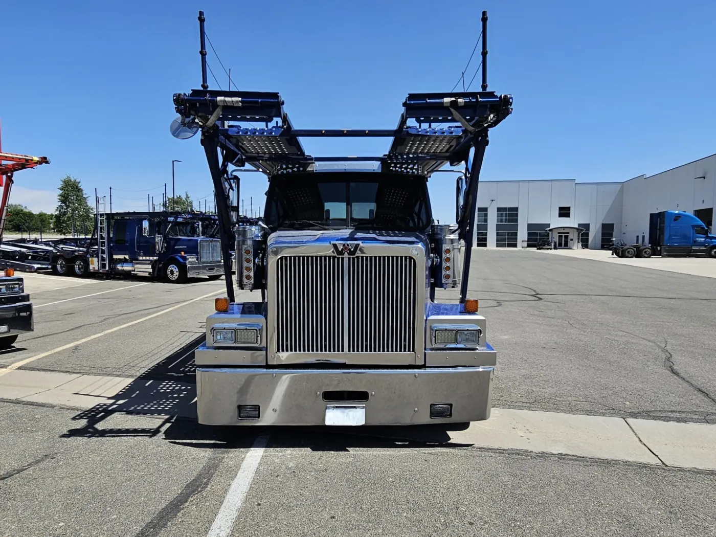 2019 Western Star 4900FA | Photo 2 of 34