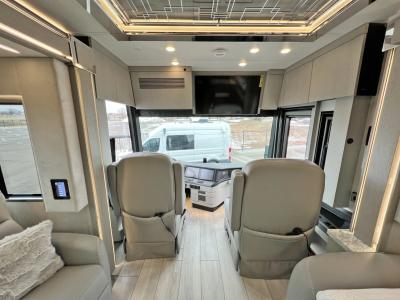 2023 Newmar King Aire 4521 | Thumbnail Photo 10 of 46