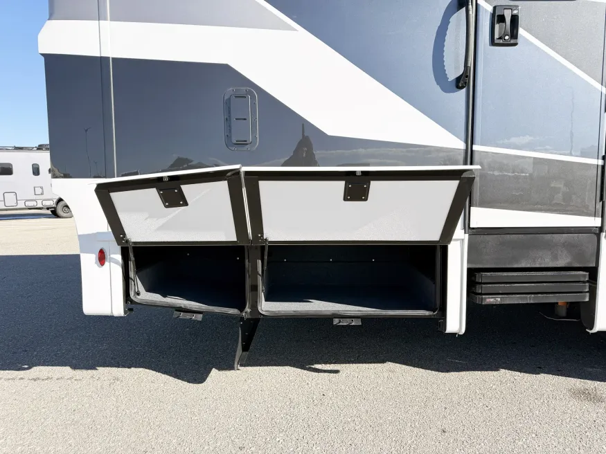 2026 Newmar Canyon Star 3947 | Photo 29 of 33