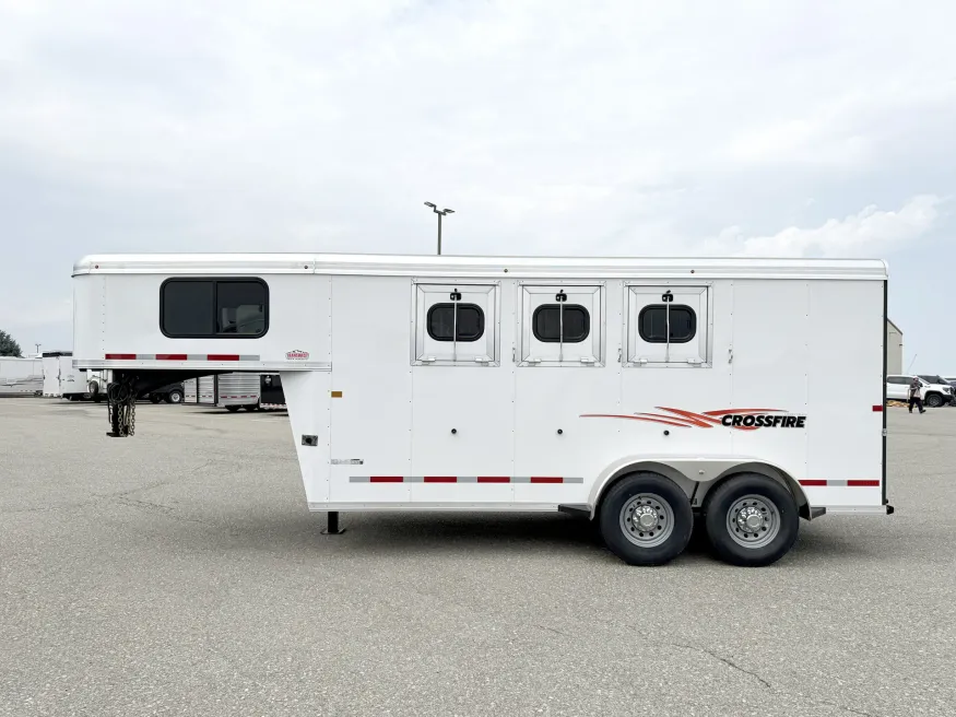 2025 Logan Coach Crossfire 3HGN | Photo 13 of 14