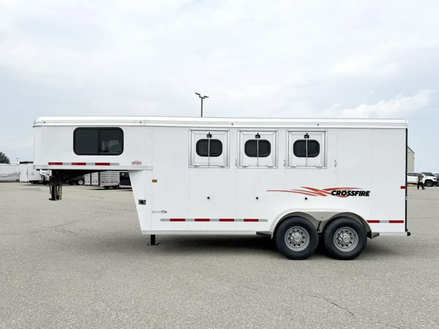 2025 Logan Coach Crossfire 3HGN | Photo 13 of 14