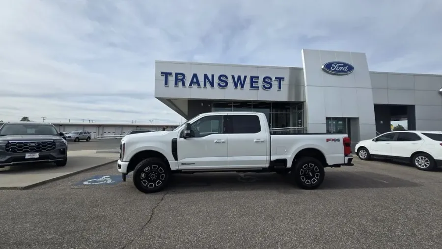 2026 Ford Super Duty F-250 | Photo 3 of 35