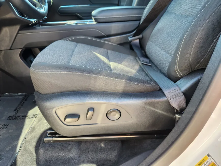 2025 GMC Acadia AWD Elevation | Photo 10 of 29