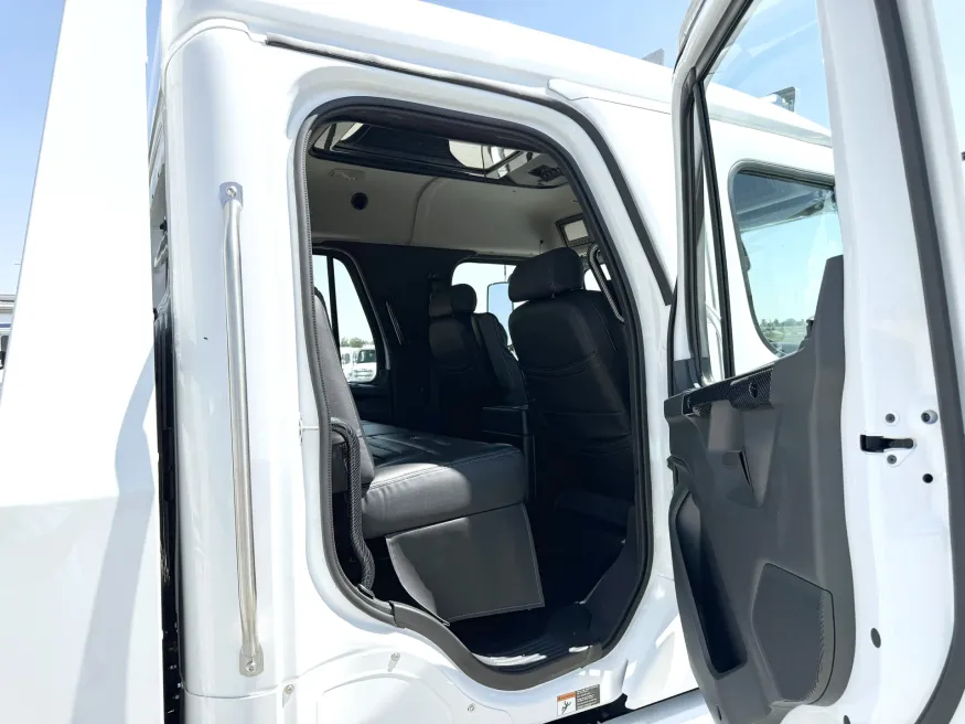 2026 Freightliner M2 112 SUMMIT HAULER | Photo 20 of 25