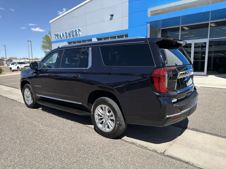2024 GMC Yukon XL SLT | Photo 2 of 22