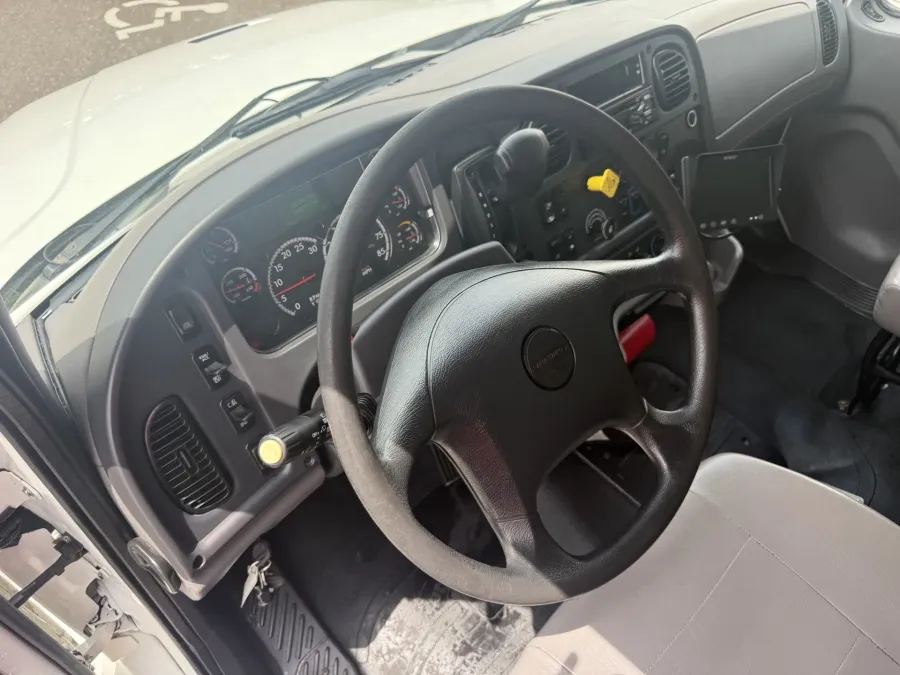 2019 Freightliner M2 106 | Photo 9 of 12