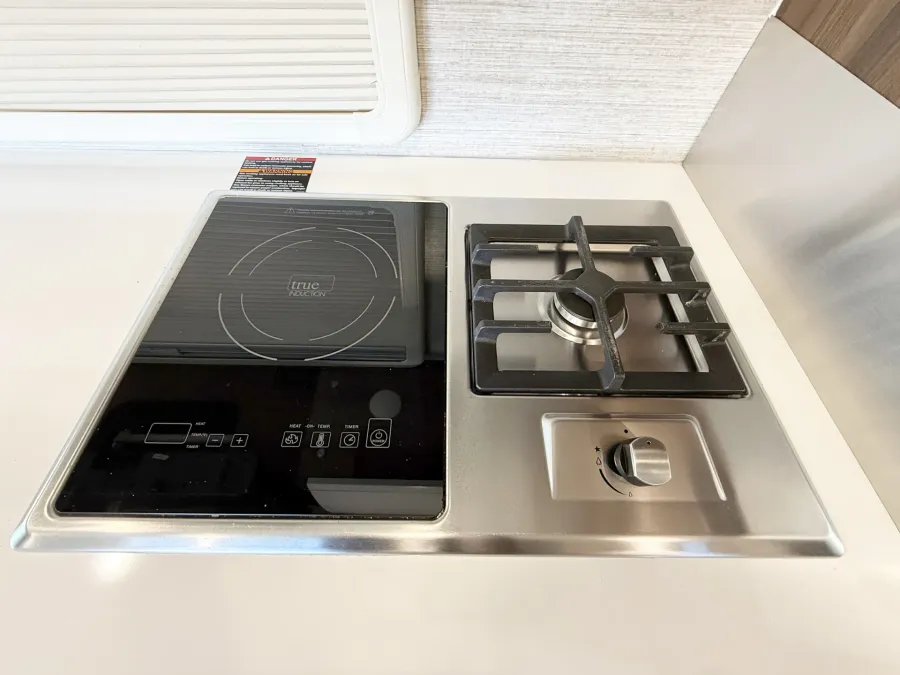 2022 Winnebago Navion 24D | Photo 9 of 23