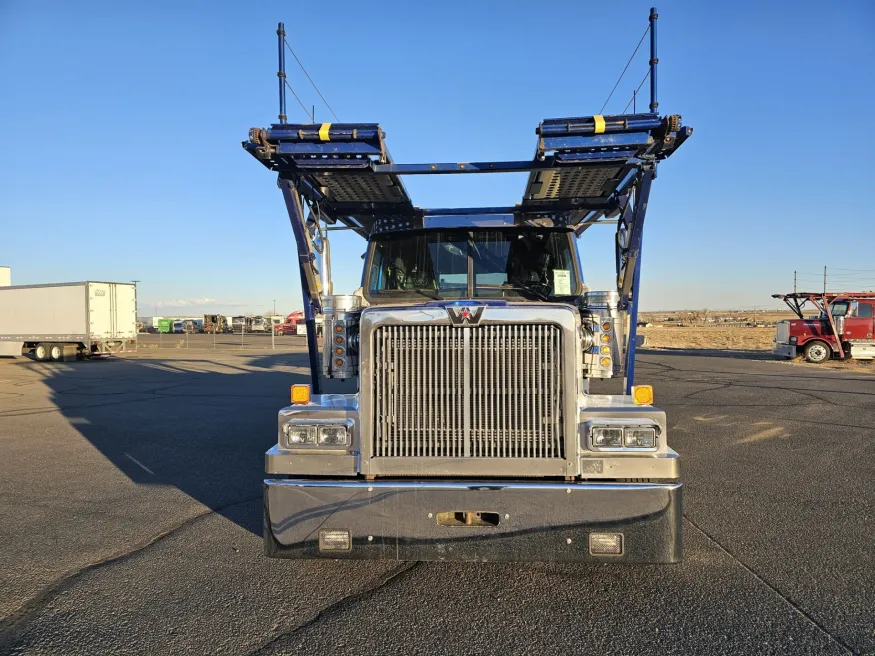 2021 Western Star 4900FA | Photo 2 of 33