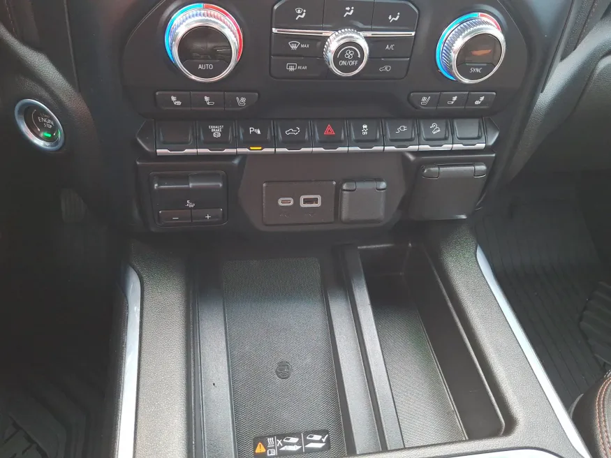 2022 GMC Sierra 2500HD AT4 | Photo 18 of 20