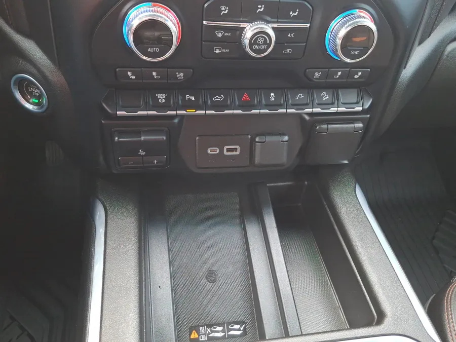 2022 GMC Sierra 2500HD AT4 | Photo 18 of 20