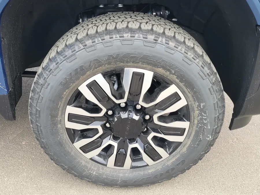 2026 GMC Sierra 2500HD Denali Ultimate | Photo 6 of 23