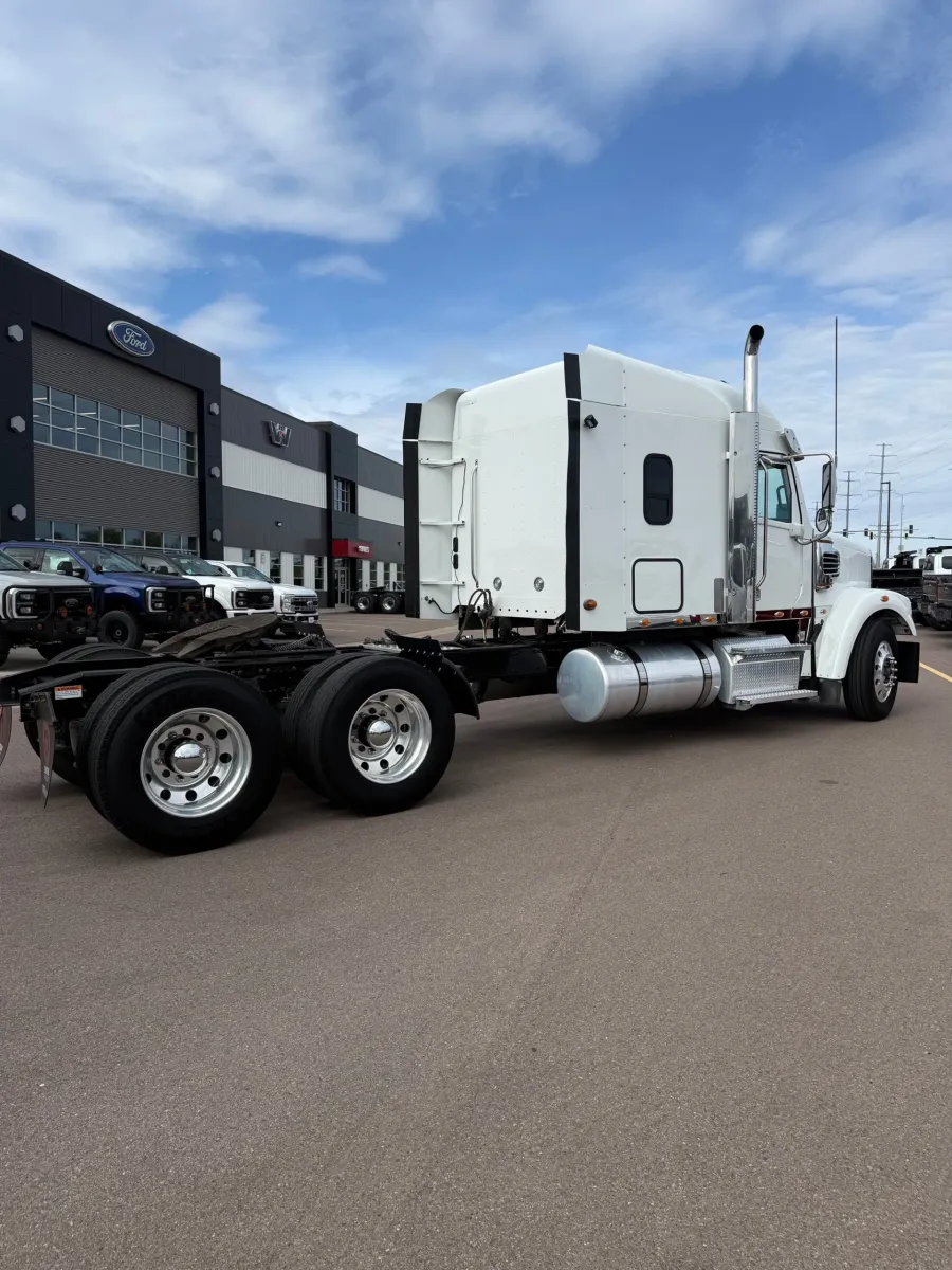 2023 Freightliner 122SD | Photo 5 of 17