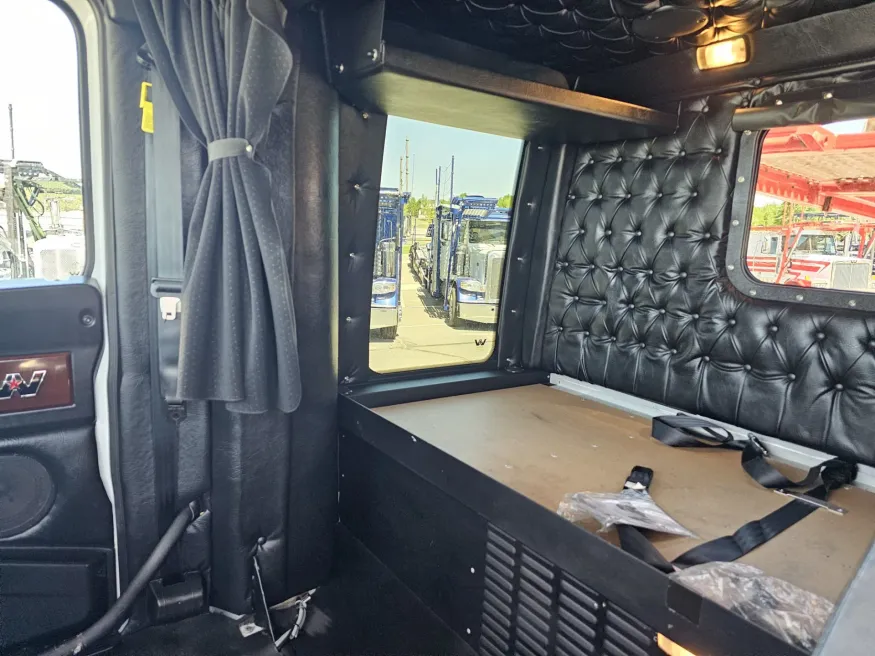 2020 Western Star 4900FA | Photo 10 of 34