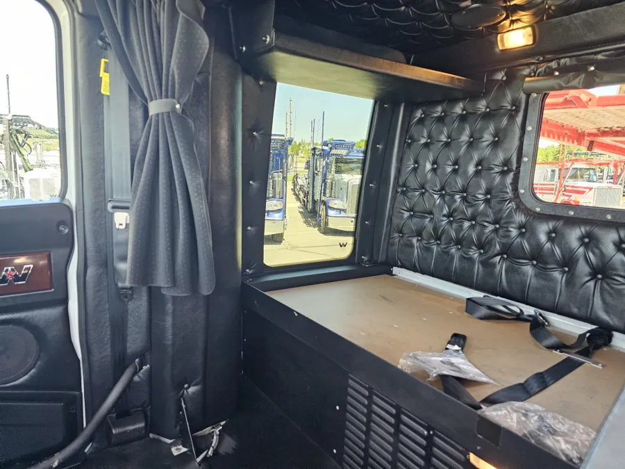 2020 Western Star 4900FA | Photo 10 of 34