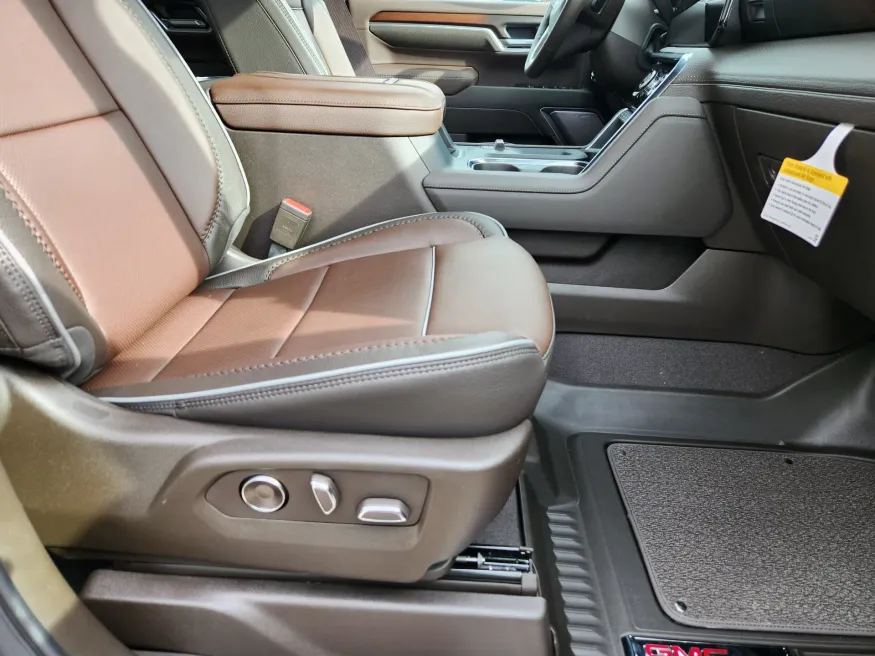 2026 GMC Sierra 3500HD Denali | Photo 18 of 32