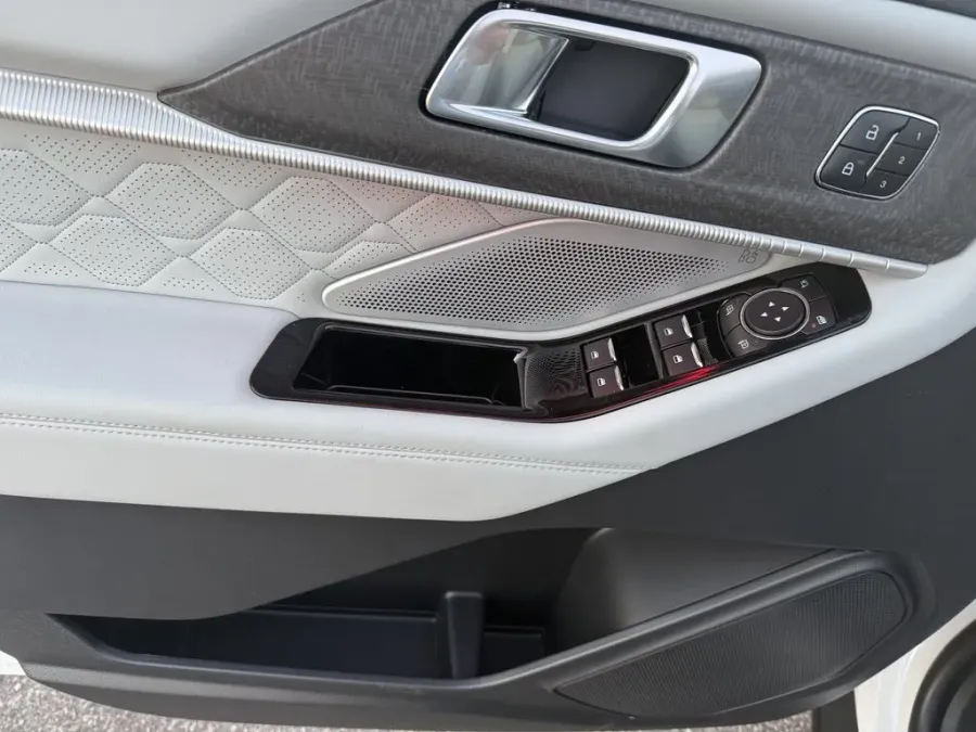 2026 Ford Explorer | Photo 12 of 25