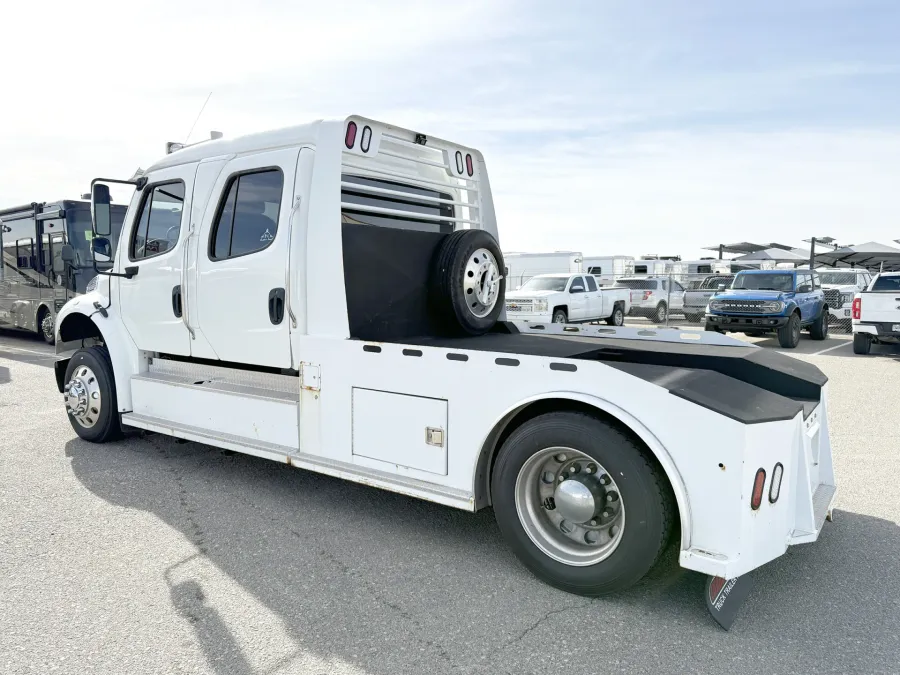 2015 Freightliner M2 106 2L Hauler | Photo 11 of 20