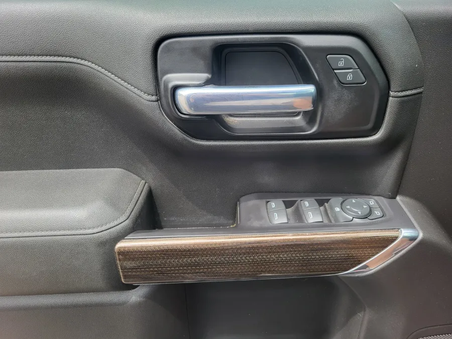 2021 Chevrolet Silverado 1500 RST | Photo 18 of 23