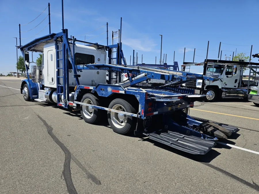 2019 Peterbilt 389 | Photo 5 of 24