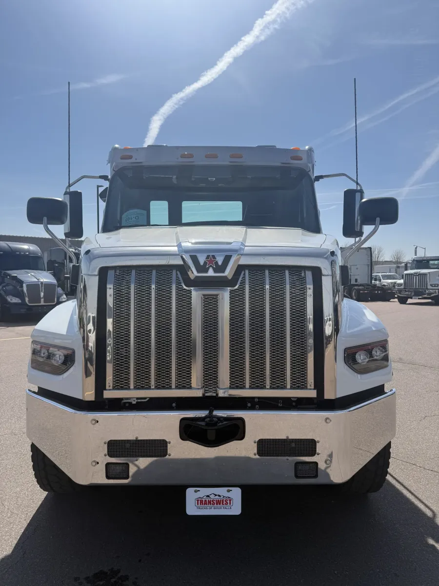 2027 Western Star 49X | Photo 4 of 12