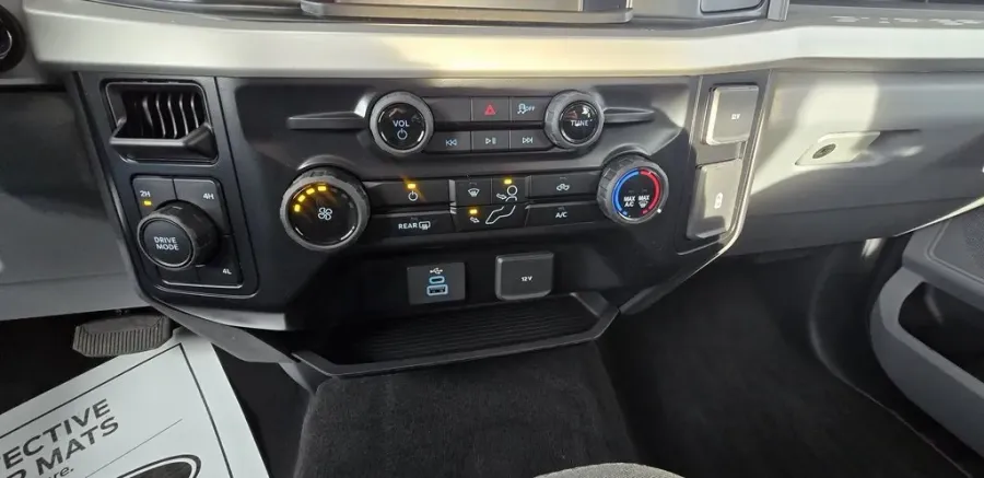 2026 Ford Super Duty F-250 | Photo 31 of 38