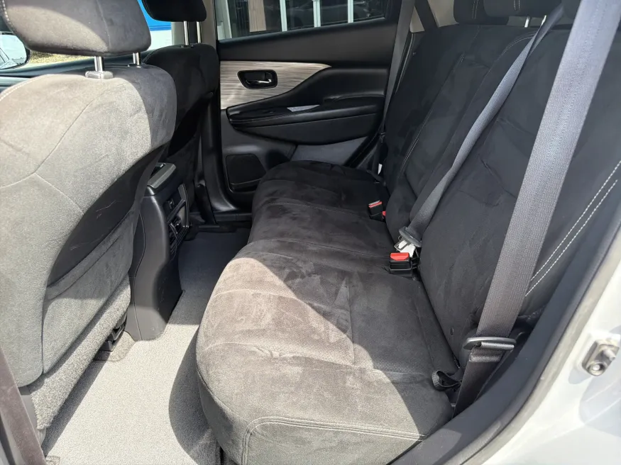2016 Nissan Murano | Photo 9 of 18