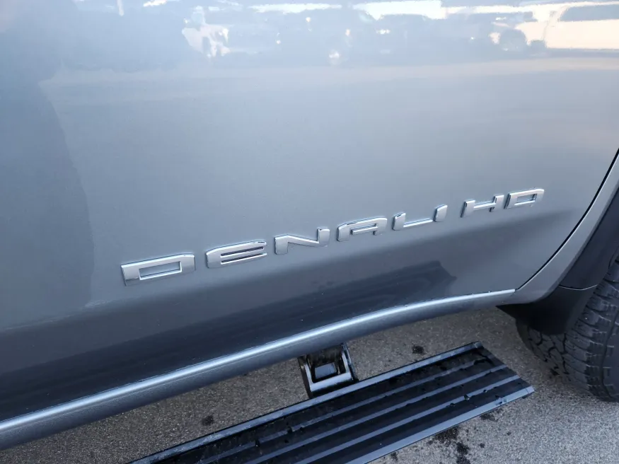 2024 GMC Sierra 2500HD Denali | Photo 19 of 31