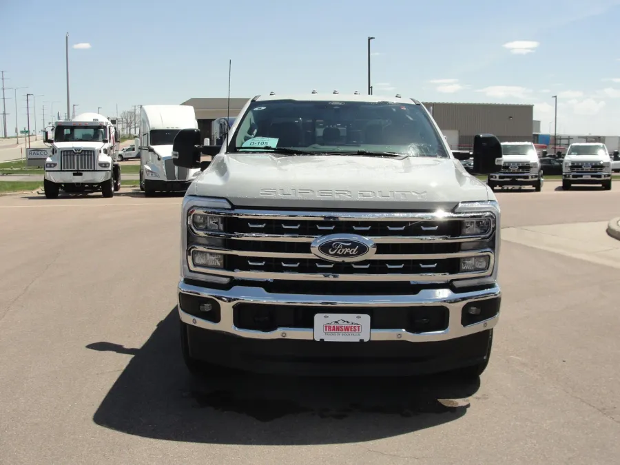2026 Ford Super Duty F-350 | Photo 15 of 28
