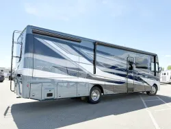 2027 Newmar Bay Star 3640 | Thumbnail Photo 20 of 31