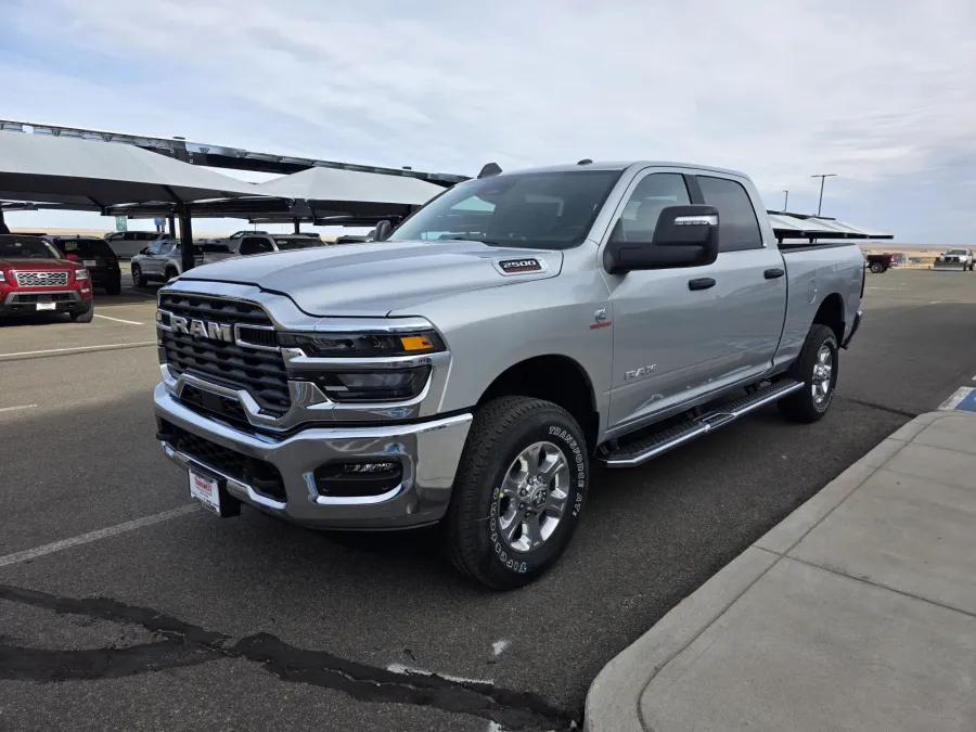 2026 RAM 2500 Big Horn | Photo 3 of 25