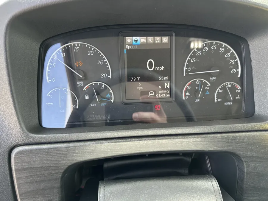 2025 Freightliner M2 106 | Photo 17 of 19