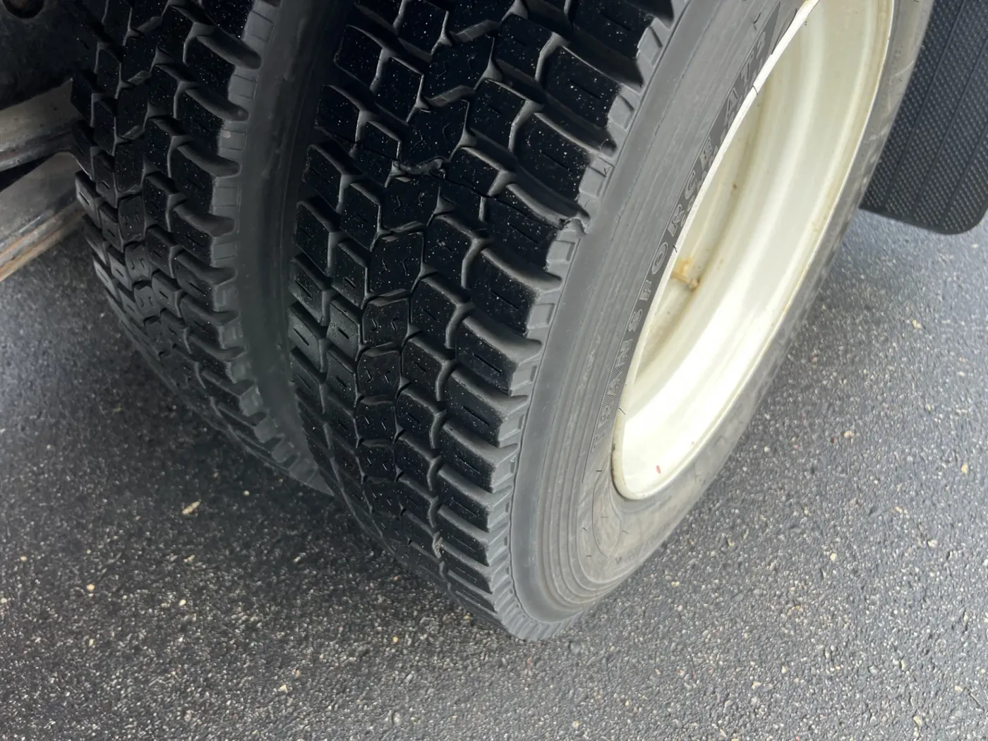 2020 Isuzu NPR | Photo 4 of 16