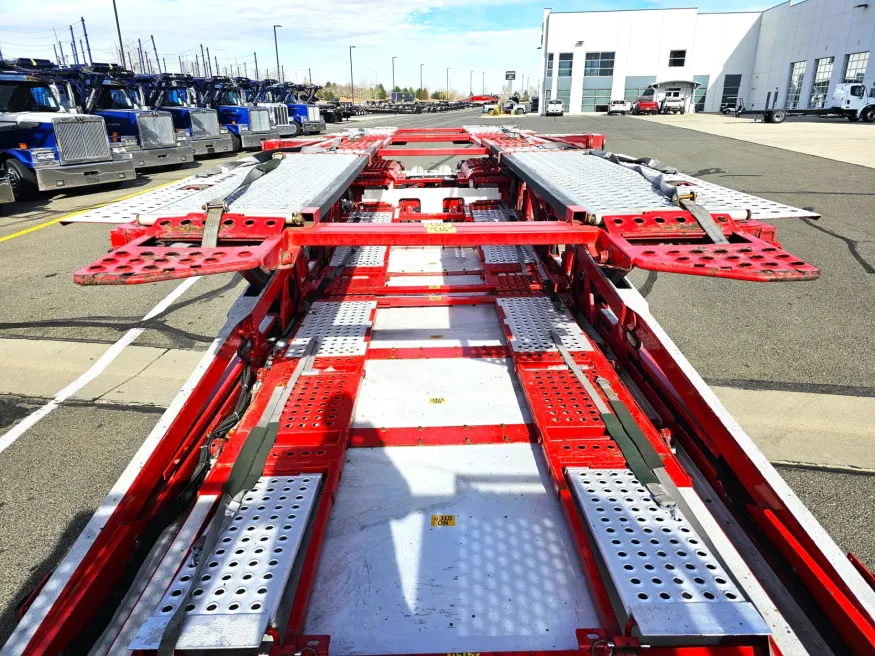 2020 Peterbilt 389 | Photo 6 of 35