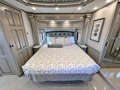 2023 Newmar London Aire 4551 | Thumbnail Photo 16 of 34