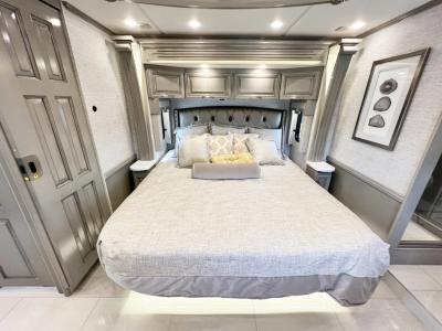 2023 Newmar London Aire 4569 | Thumbnail Photo 18 of 42