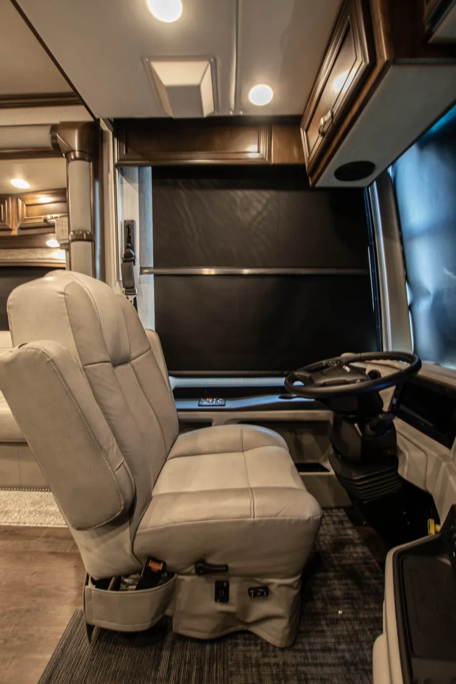 2024 Newmar Kountry Star 3709 | Photo 9 of 25