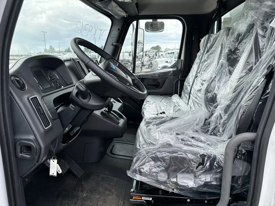 2025 Freightliner M2 106 | Photo 10 of 18