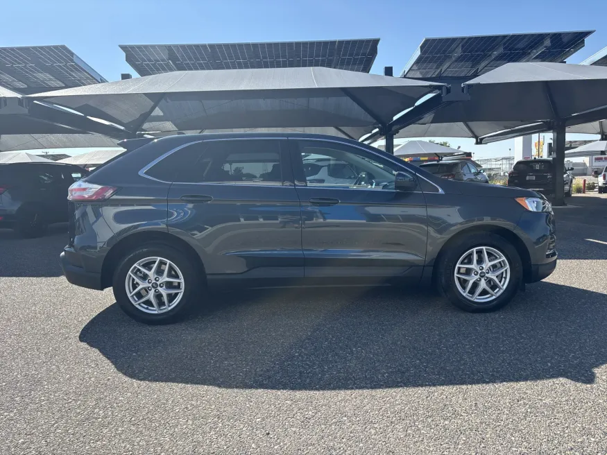 2022 Ford Edge SEL | Photo 5 of 19